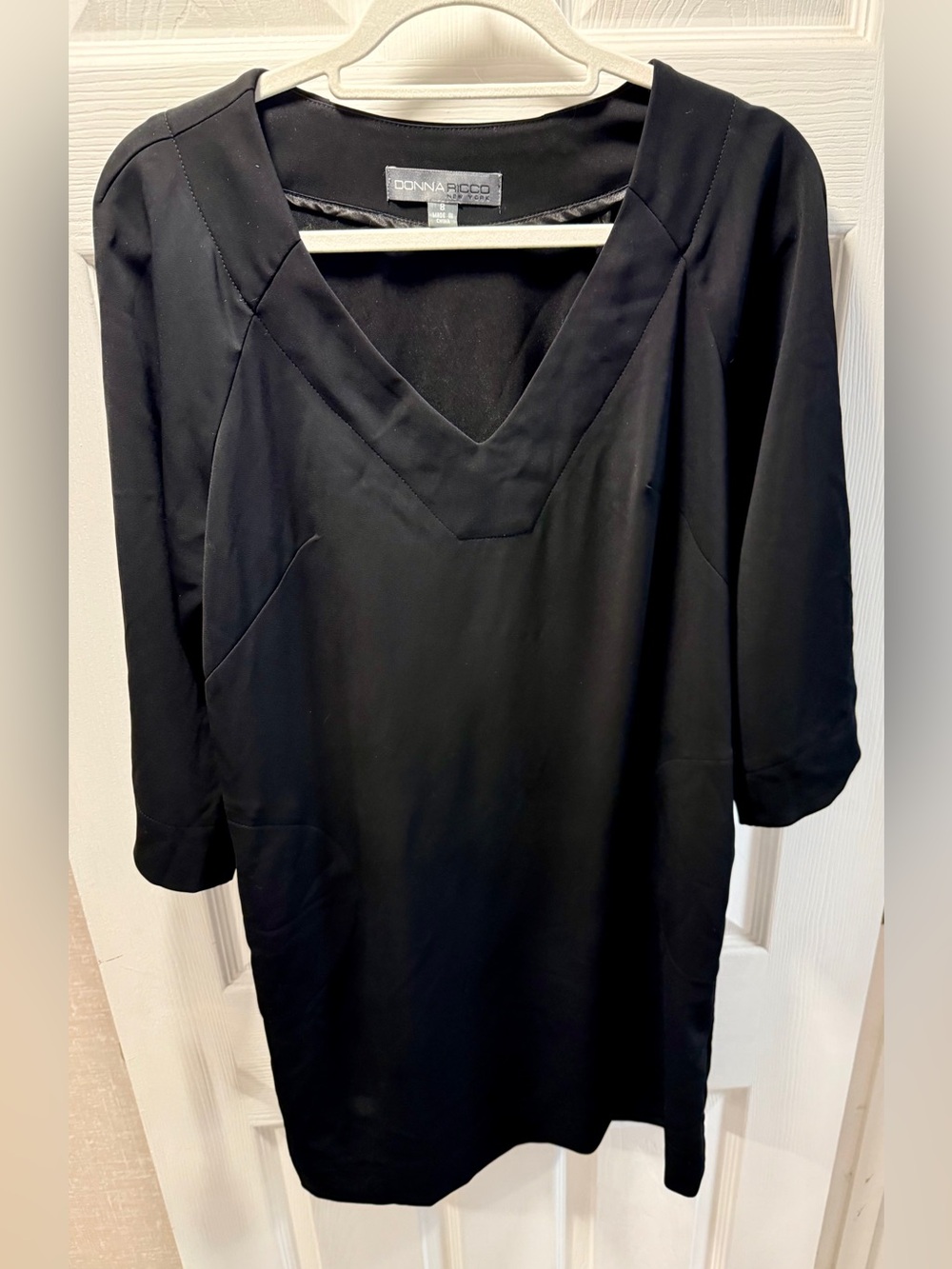 Donna Ricco EUC Black Shift Dress Size 8 Minimalist V Neck Career Chic - Picture 2 of 8